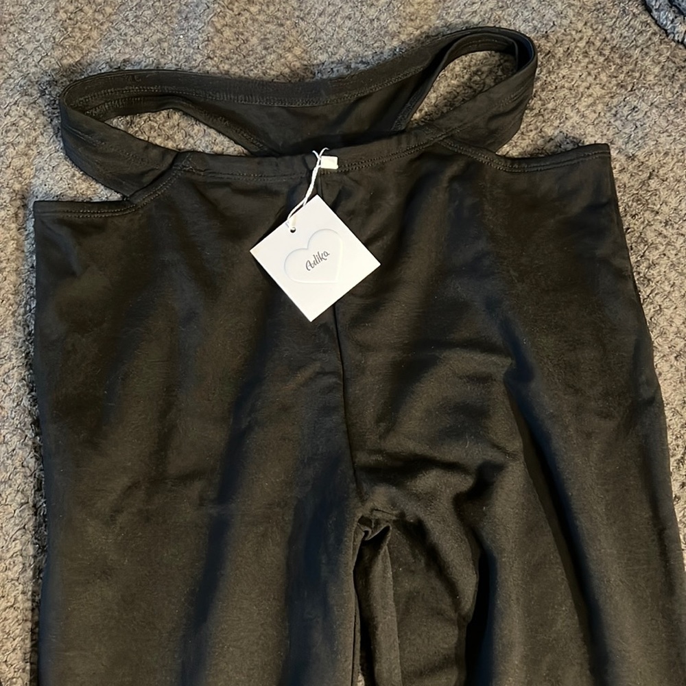 Adika black wide leg leggings. Size large.